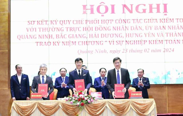 Phó Tổng KTNN Doãn Anh Thơ ký kết Quy chế phối hợp với lãnh đạo các địa phương